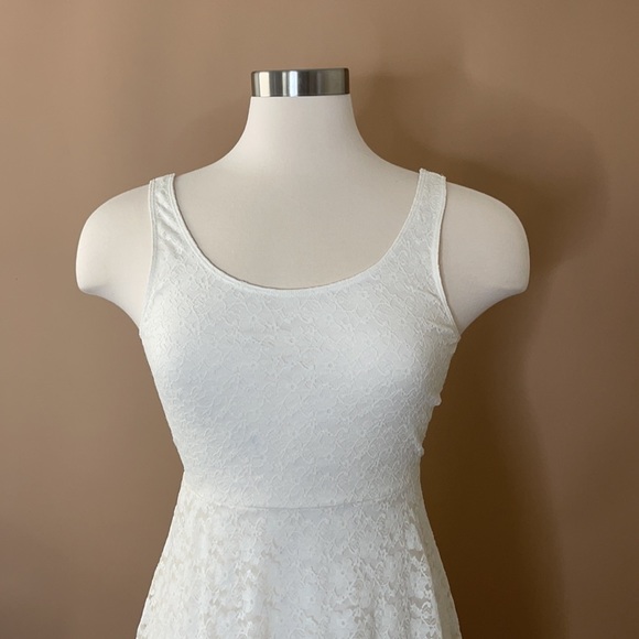 Express Lacy Dress - Picture 3 of 5